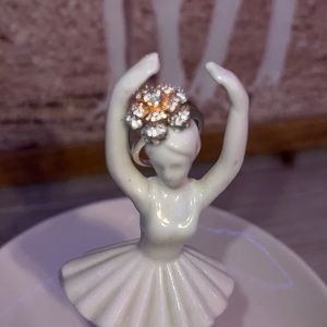 Beautiful flower ring size 7